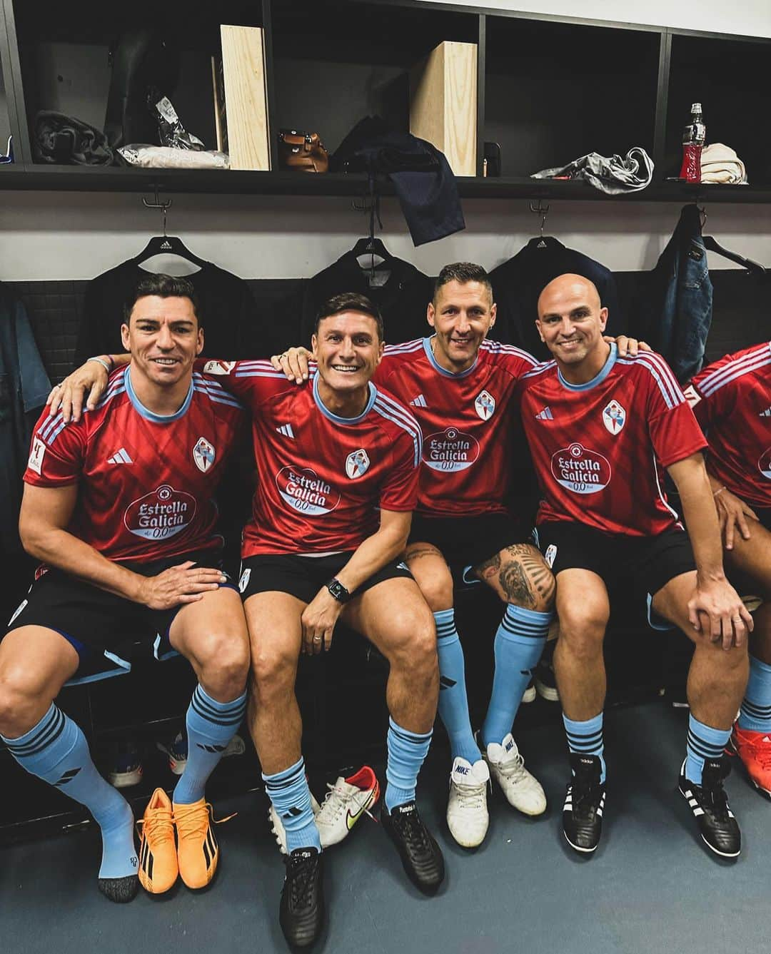 マルコ・マテラッツィさんのインスタグラム写真 - (マルコ・マテラッツィInstagram)「Celta Vigo Centenary match. Team #AllStars Thank you @rccelta   #Mm23 #Materazzi #EntourageSport」9月1日 0時04分 - marcomaterazzi