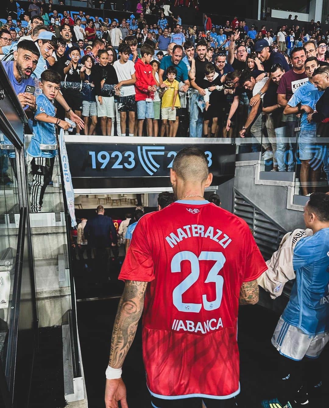 マルコ・マテラッツィのインスタグラム：「Celta Vigo Centenary match. Team #AllStars Thank you @rccelta   #Mm23 #Materazzi #EntourageSport」