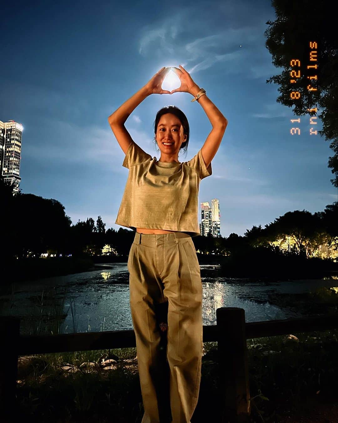 チョン・ヘビンのインスタグラム：「BlueMoon🌝💙」