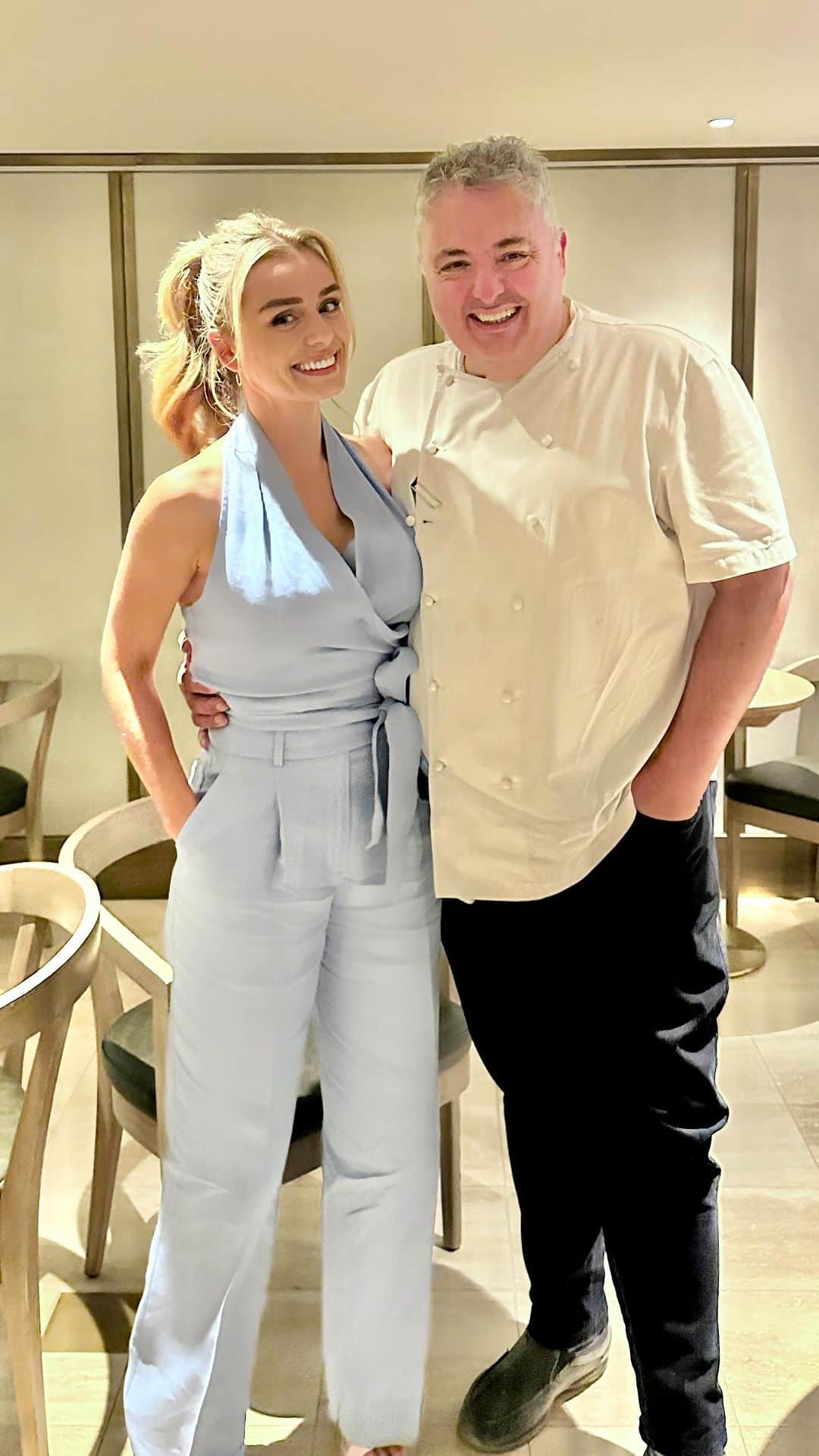 キャサリン・ジェンキンスのインスタグラム：「Have been wanting to try the Richard Corrigan restaurant at the National Portrait Gallery for a while now, especially given there’s a new cocktail on the menu called ‘The Portrait’ which is made with our Cygnet gin.   A delicious dinner, incredible London views, amazing Cygnet Cocktails and fabulous friends. What more could a girl ask for?! @edwinahaddon @chrisrees88 @cygnet_gin」