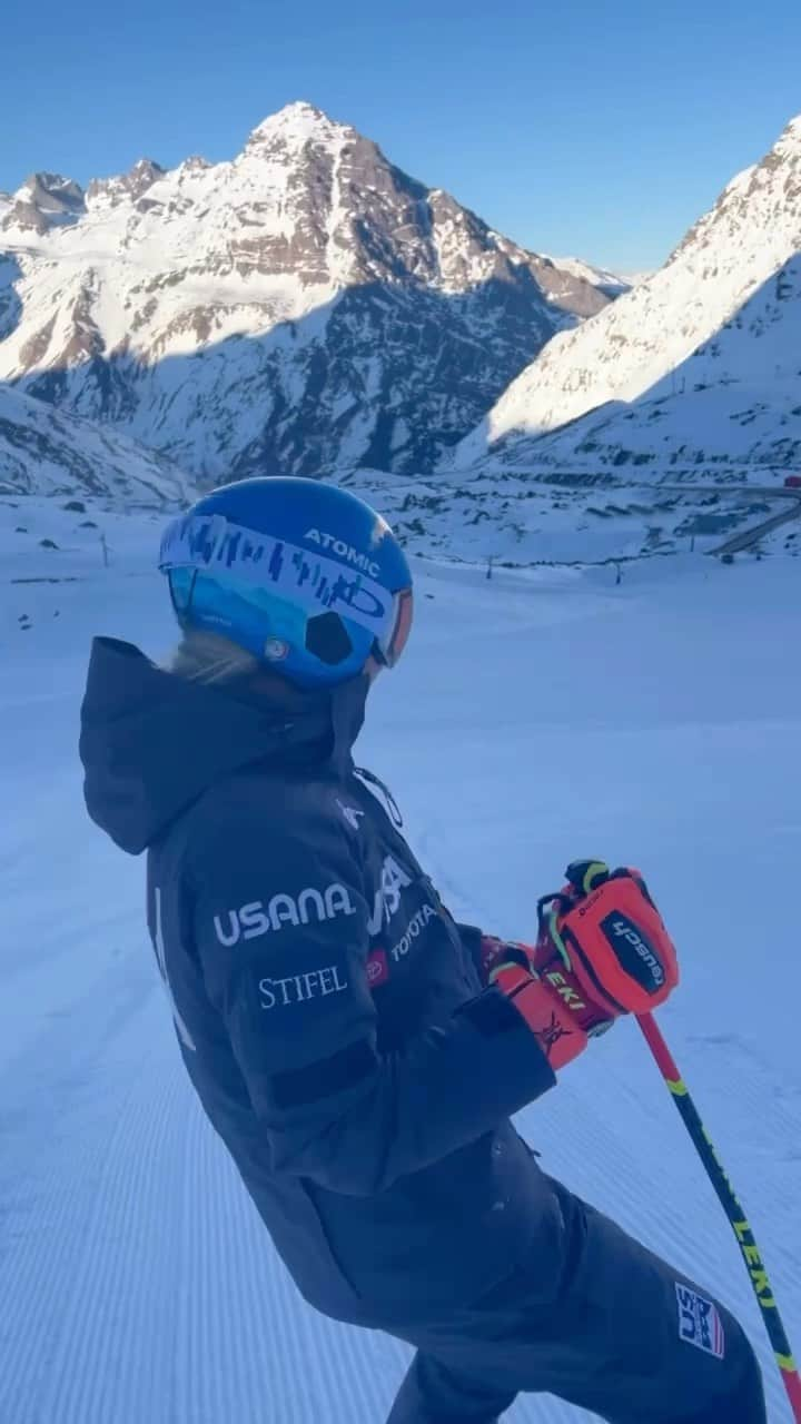 ミカエラ・シフリンのインスタグラム：「This one felt like it deserved its own post. 🙃 Loving it down here!! 😍🇨🇱 #weareskiing #stifelusskiteam」