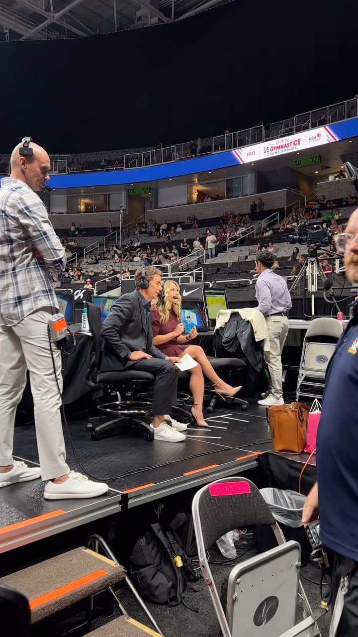 サマンサ・ペスゼックのインスタグラム：「How the 3 of us prepare for a show… who would YOU be?! 🤪 1. @terrygannon83  2. Me! 3. @jroethl  • I gotta dance the jitters out kinda like competing!  • This weekend was great in so many ways, but really grateful for this opportunity to broadcast for @nbcsports and share my love of gymnastics with everyone! • As you can imagine, there are A LOT of cooks in the kitchen when it comes to social media feedback, so my commitment to you is that I will always try my best to do the sport and the athletes justice. • I’m hoping that all of you can give me grace too as we’re all trying to grow the sport together!  • I’m laughing writing this bc it seems like this is far-fetched nowadays, but most of you guys have been following me for awhile and I just really appreciate all the support on my career journey post gymnastics. • Okay anyways, if you have any content requests… I gotchu!!!  • #NBCSports #USAgym #gymnastics #broadcast #USA #Olympics #Championships @nbcsports」
