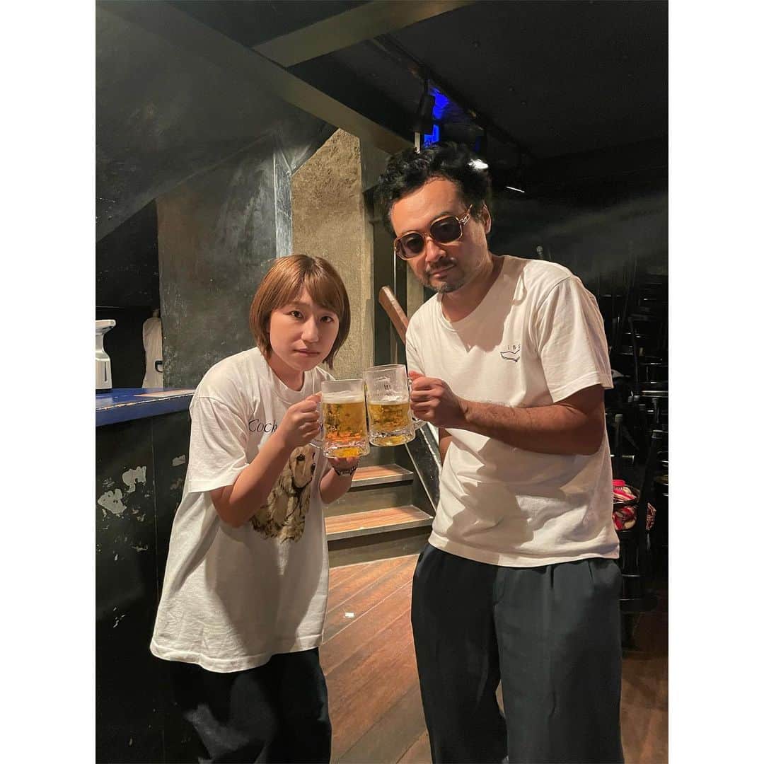 関取花のインスタグラム：「日付が変わって昨日は吉祥寺スターパインズカフェ㊗️26周年イベント。前野健太さんとの2マンライブでした！  前野さんの歌、詩、佇まい…すべてが素晴らしすぎて、こんな風になりたいの詰め合わせでした。本物のミュージシャンの音楽は、ぜひ音源とライブの両軸で体感していただきたいと心から思った夜でした！」