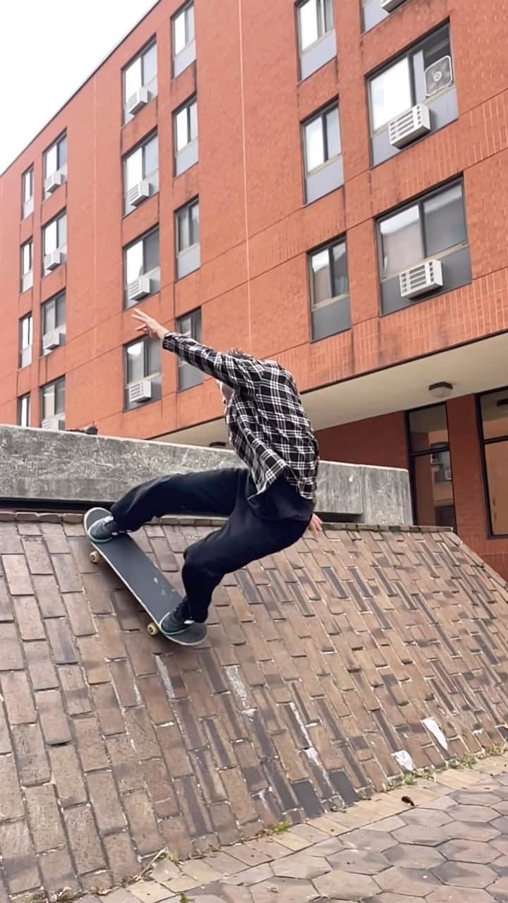 ヴィンセント・ミルウ のインスタグラム：「Snaps under the lip @daewon1song @cortezthekilla」