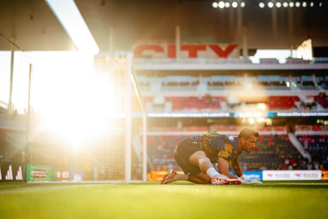 ロマン・ビュルキさんのインスタグラム写真 - (ロマン・ビュルキInstagram)「Another 3 points at home in front of our fantastic fans! We keep going our way 💪🏽 Thanks for all the support 🫶🏼 #RB1」9月1日 0時51分 - rbuerki