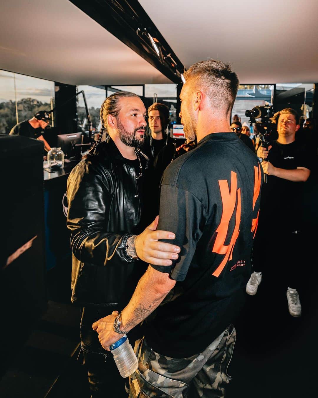 ニッキー・ロメロのインスタグラム：「A look behind the scenes at @tomorrowland ! Which of these guys/girls should I collab with? 😉」