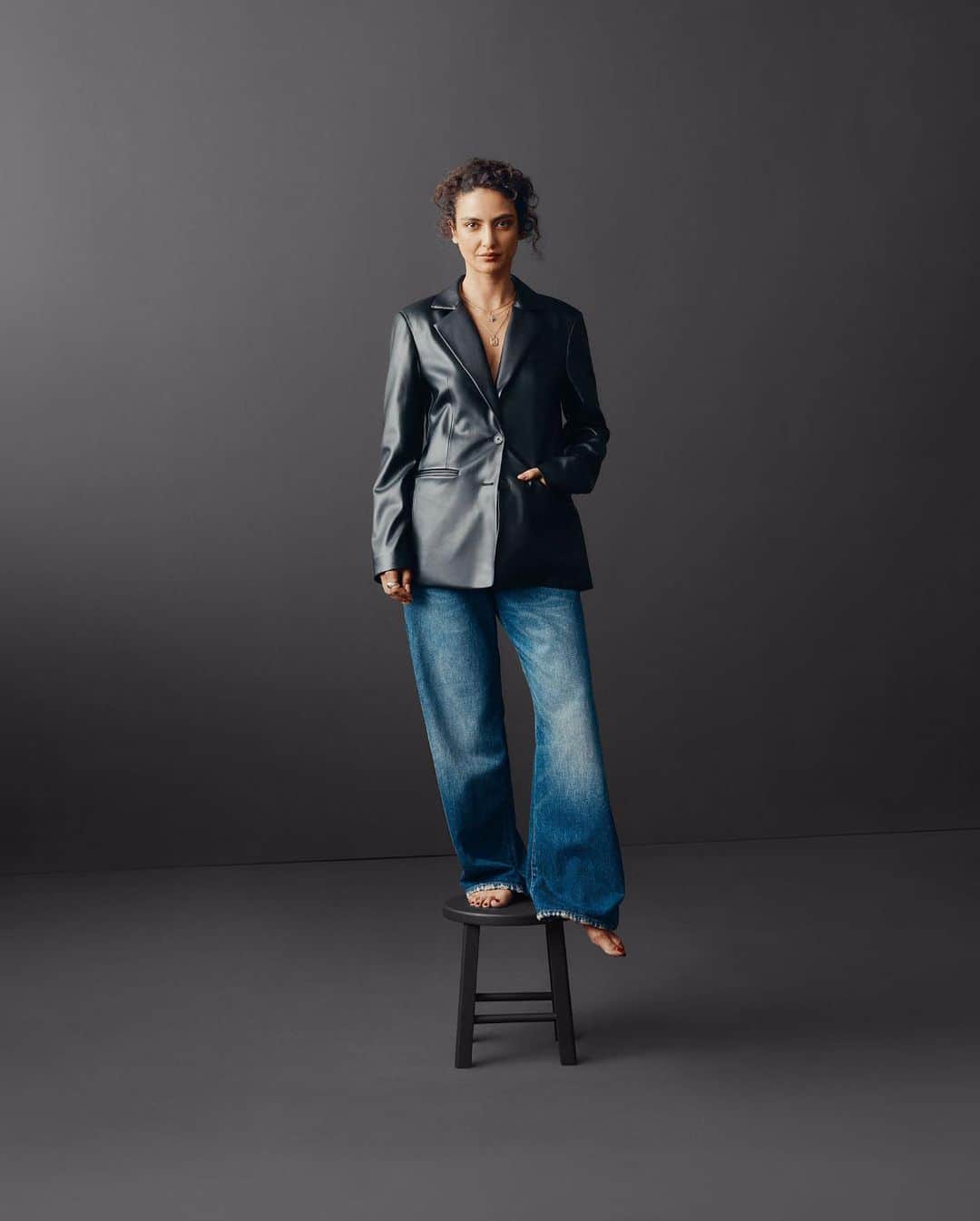 GAPのインスタグラム：「Medalion Rahimi. Actor. Creative. Business Owner. . Forever Original. Medalion got her start in front of the camera at age 4, but was pulled toward deeper storytelling early on. This first generation Iranian-American is now committed to telling the stories of minority and multicultural experiences in America through her production company, @saffronhoneyfilms.」