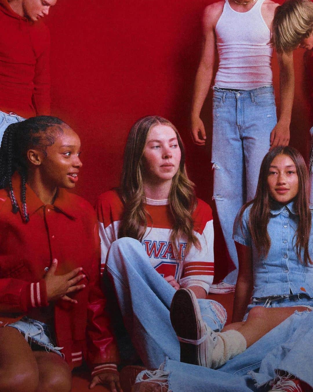 Levi’sのインスタグラム：「Levi’s® x ERL.   Comprised of ten light-wash denim pieces, the collaborative collection is an ode to the sun-soaked landscapes of California.   Photographed by ERL designer @elirusselllinnetz, the campaign features a range of siblings and best friends, showcasing the free-spirited nature of California’s past and future.  The collection launches on 9.06.23. Hit link in bio for more details.」