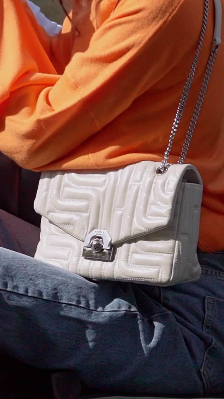 ランセルのインスタグラム：「Take my new bag on a trip 🚤   #LancelParis #FW23 #MidiMinuit #LancelTwist」