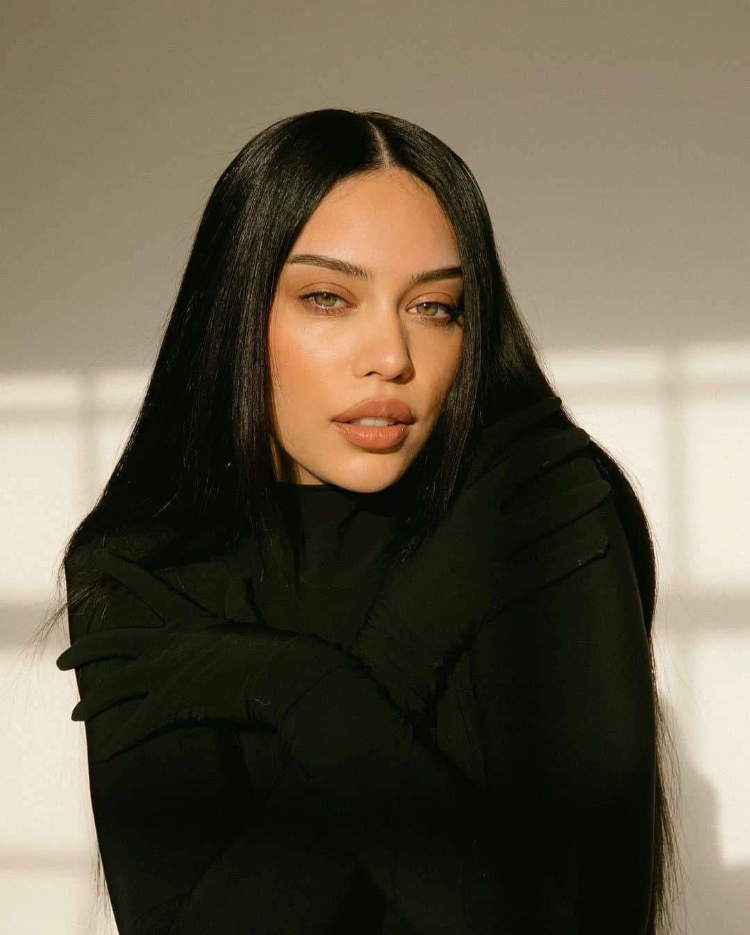 JANICE JOOSTEMAのインスタグラム：「what would you do for love 🖤」