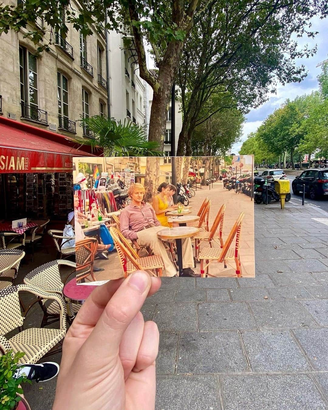 My Little Parisさんのインスタグラム写真 - (My Little ParisInstagram)「Une nuit, un scénariste romancier de passage à Paris plonge dans un voyage dans le temps à la découverte des grandes figures de l’art et de la littérature française. Avez-vous reconnu ce film ?  🇬🇧: One night, a screenwriter and novelist visiting Paris takes a trip back in time to discover the great figures of French art and literature. Can you recognize this film?  (📸: @‌steppingthroughfilm)」9月1日 1時04分 - mylittleparis