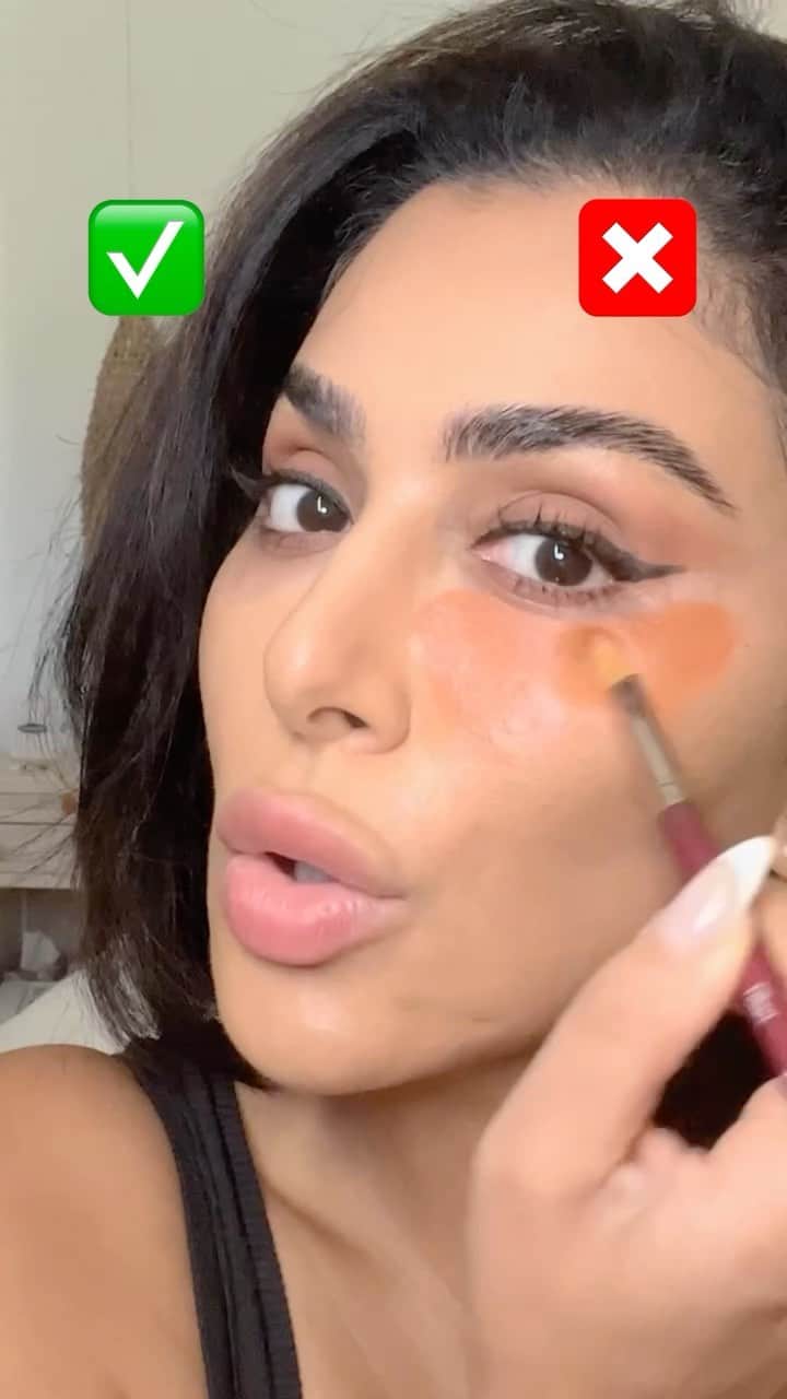 Huda Kattanのインスタグラム：「Hey my loves! I’m obsessed with color correcting but I TOTALLY understand how tricky it can get sometimes. But you know me, I’m always here to guide you through glam! 😉   Here are my top tips for using our #FauxFilter Color Correctors:  🌟 Pick the right shade: Color correcting is all about finding a shade that neutralizes your undertones. That’s why we have 5 stunning shades to help everyone find their perfect corrector shade to brighten dark circles & correct pigmentation.    ✨ Experiment & adjust: Use the right amount of product based on what you need! I love applying 1 dot to brighten & 3 dots if I need more correction.    BTW, I’m using shades Mango & Peach here - can you guess which one’s my perfect match? 😉💖 #hudabeauty #fauxfilter #colorcorrection」