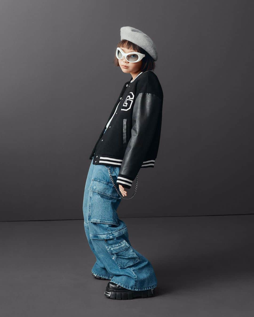 GapKidsさんのインスタグラム写真 - (GapKidsInstagram)「Nobody does original like Coco Pink Princess 🕶️ Seen here in The Varsity Jacket and The Project Gap Baggy Cargo Jean.」9月1日 1時05分 - gapkids