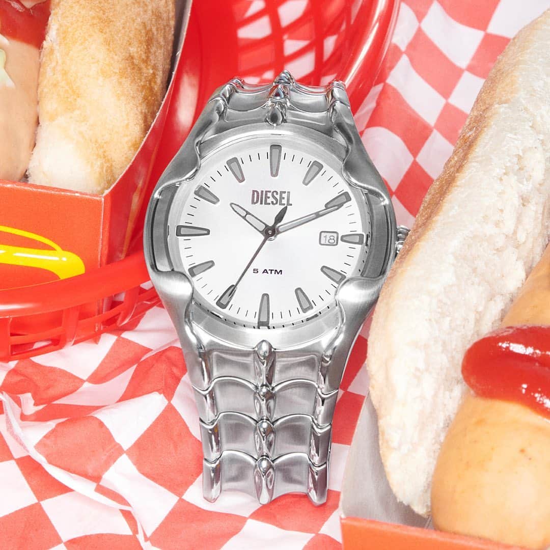 ディーゼルのインスタグラム：「Take one to go.    Diesel’s Vert watch in stainless steel is inspired by vertebrae. Available exclusively to House of Diesel members.    Tap to shop and discover more at the link in bio.   #ForSuccessfulLiving」