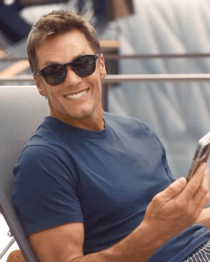 ジュリアン・エデルマンのインスタグラム：「Don’t even think about it @tombrady #ad」
