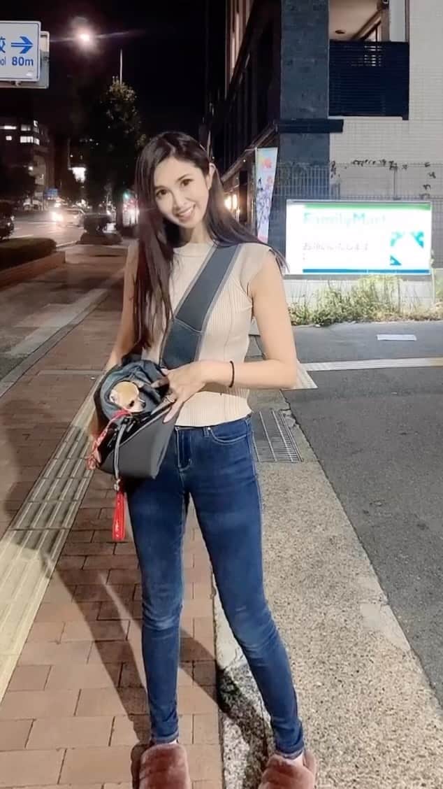 のインスタグラム：「近所をお散歩デビュー🐶❤️」