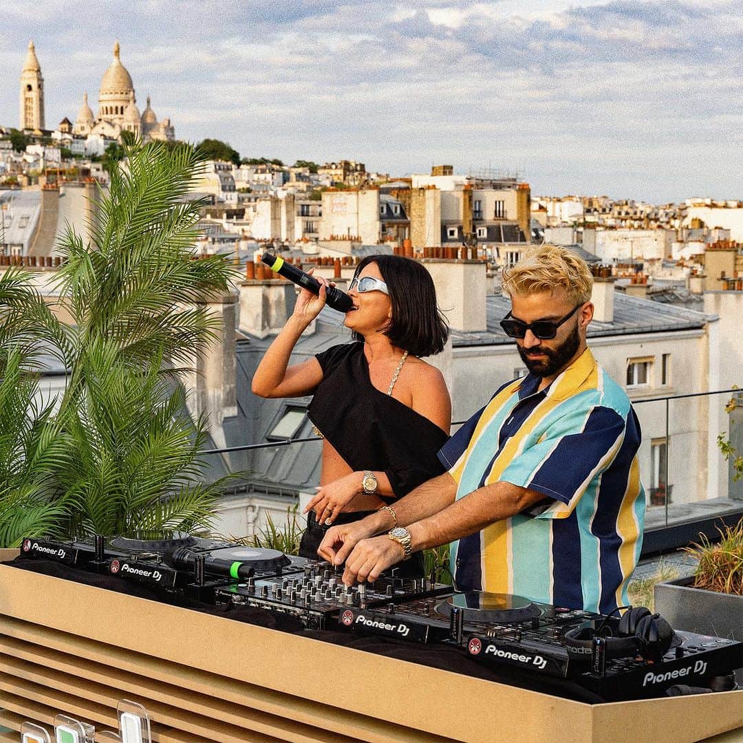 R3habさんのインスタグラム写真 - (R3habInstagram)「PARIS, this was fun!! 🇫🇷 Check out my special set at @deezer Rooftop Sessions! Thank you @inna for joining me to celebrate Rock My Body 🔥」9月1日 1時10分 - r3hab