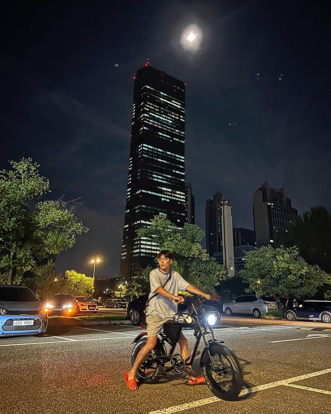 チェ・ソンジュンさんのインスタグラム写真 - (チェ・ソンジュンInstagram)「🌕🙏🏻 #BLUEMOON」9月1日 1時20分 - smartboy