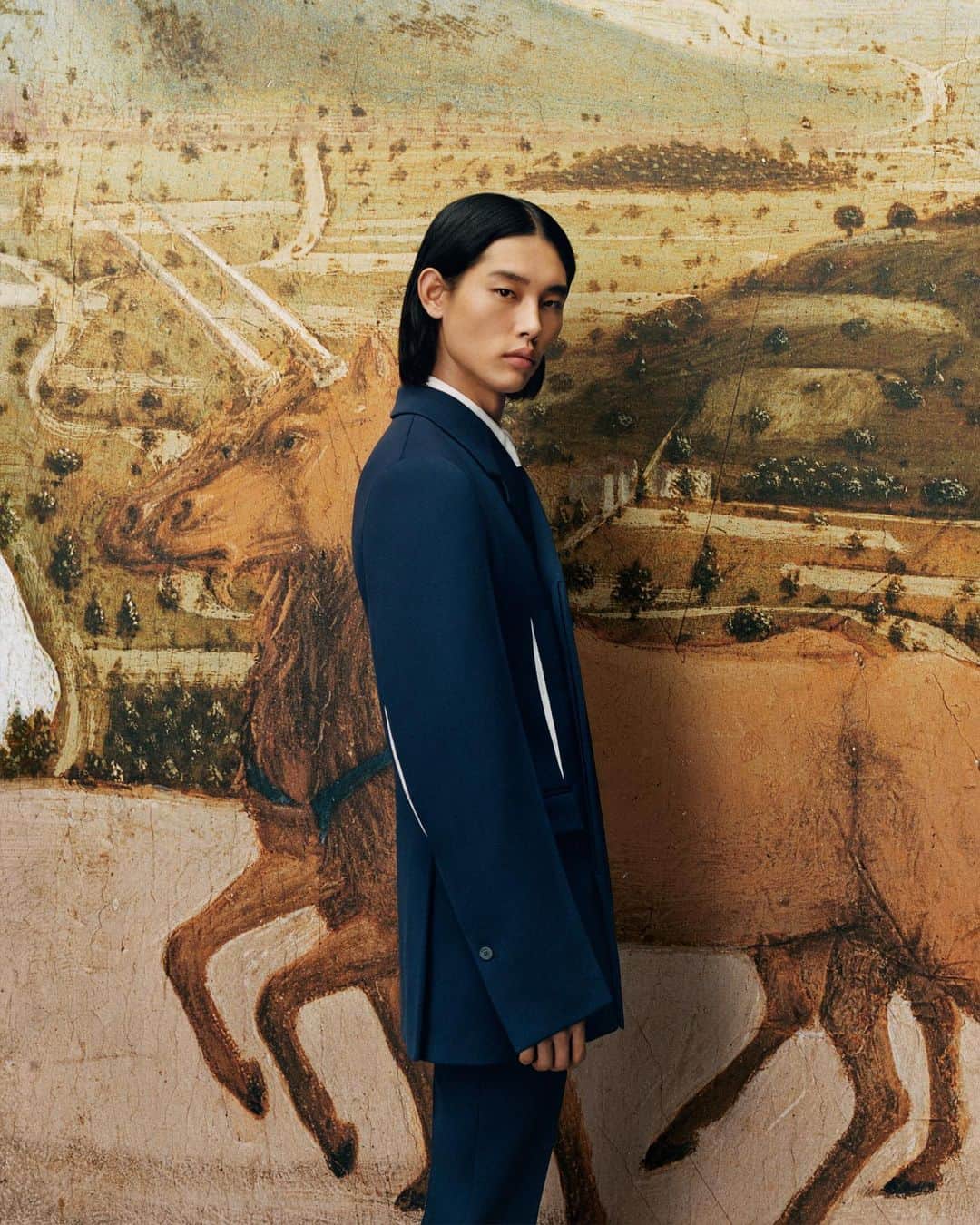 サルヴァトーレ・フェラガモのインスタグラム：「#FerragamoFW23 campaign evokes the Renaissance’s cultural revolution, celebrating the urge to craft beauty, giving global relevance to local skills.  @txxmini Lensed by @tylersphotos Campaign Concept and Creative Direction @ferdinandoverderi  Piero della Francesca, 1473-1475 ca., oil on wood. By permission of the Ministry of Culture – Gallerie degli Uffizi. Discover #FerragamoNewRenaissance at the link in bio.」