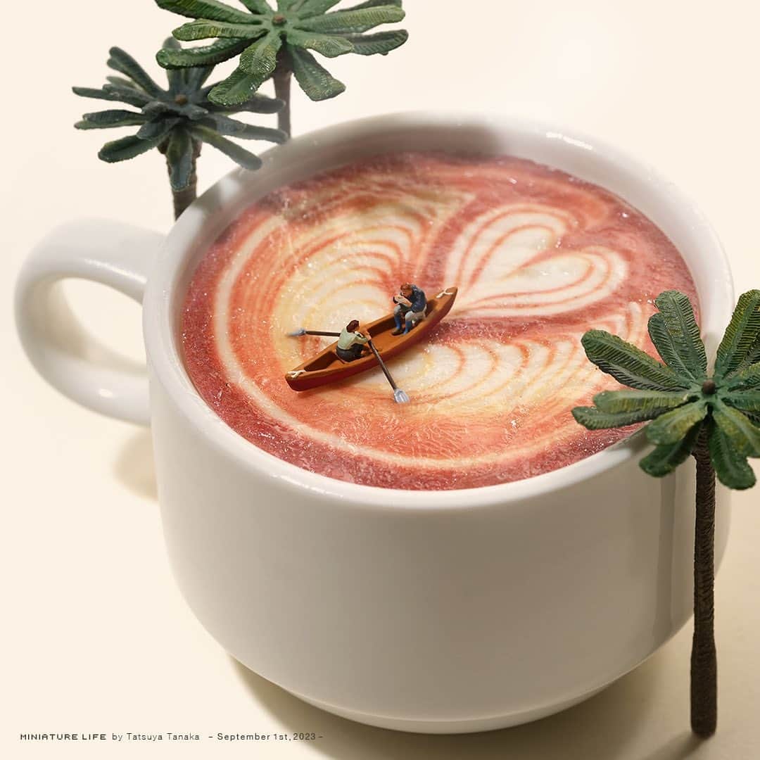 田中達也のインスタグラム：「⠀ “Cafe Latte Swamp” ⠀ ⠀ 泡の上ではあわてない ⠀ ⠀ ─────────────────── 《EXHIBITION info》 ⠀ 【MINIATURE LIFE展 in 福岡・大野城】 MINIATURE LIFE EXHIBITION in Fukuoka until : Sep. 3, 2023 ⠀ 【MINIATURE LIFE展2 in 沖縄】 MINIATURE LIFE EXHIBITION 2 in Okinawa until : Sep. 3, 2023 ⠀ 【ミニチュアの視点で見る日本－田中 達也 展】 Japan from miniatures - Tatsuya Tanaka at Japan House São Paulo until : Oct. 8, 2023 ⠀ 【ミニチュアライフ 神戸エアポート】 MINIATURE LIFE × KOBE AIRPORT ⠀」