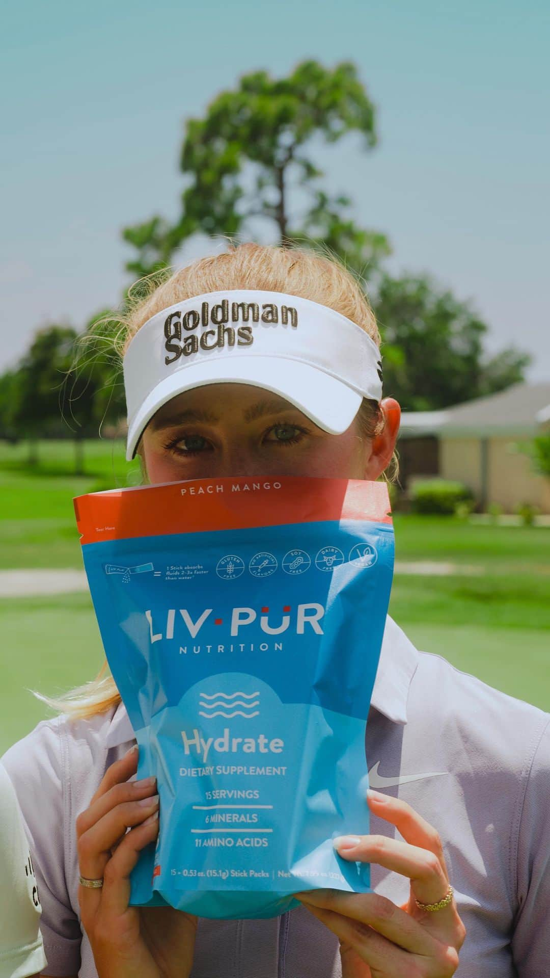 ネリー・コルダのインスタグラム：「🍑🥭 Nelly Korda’s favorite flavor is back for good this time! We can’t wait to hear your thoughts in the comments   #peachmango #peach #mango #livpur #livpurfam #livpurchampion #hydrate #hydration #restock #nellykorda #lpga」