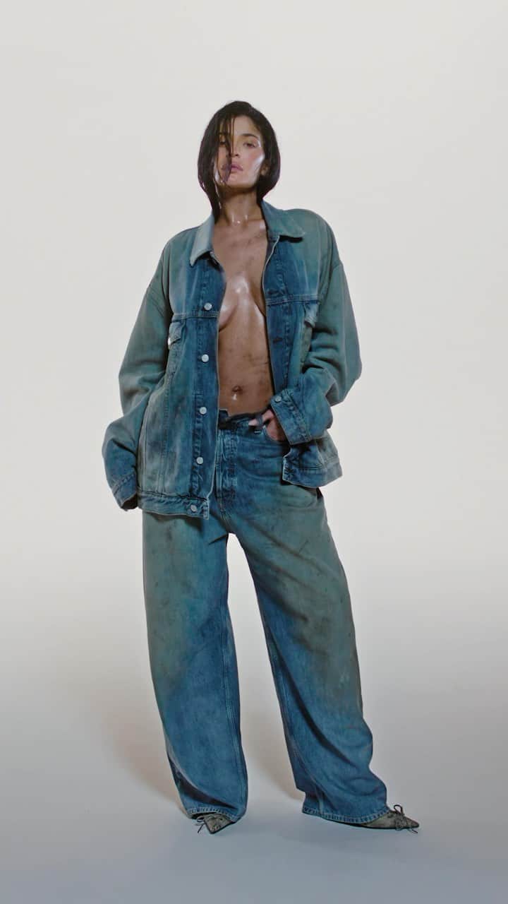 カイリー・ジェンナーのインスタグラム：「KYLIE FOR @acnestudios」