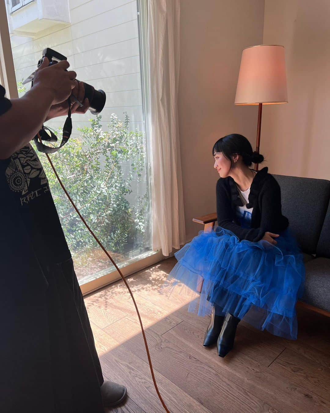 渡邉香織のインスタグラム：「この前の撮影☕️、カメラ回ってない時の方が顔が忙しい😂」