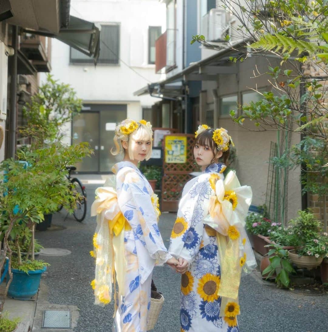 柳葉ころんのインスタグラム：「🌻  #残暑 #ポートレート #浴衣」