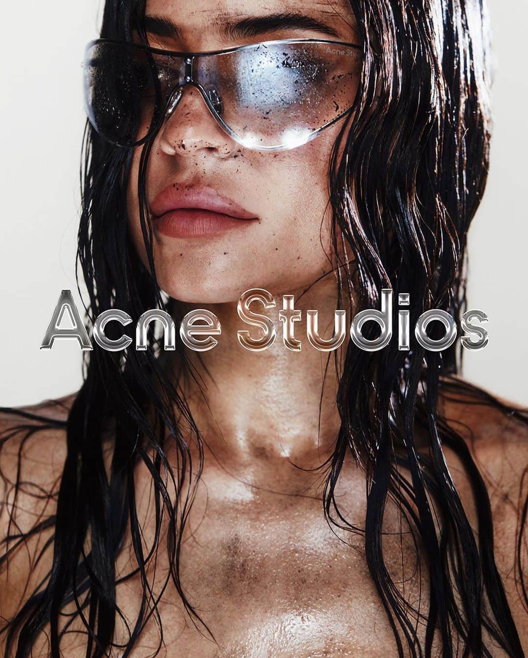 カイリー・ジェンナーのインスタグラム：「KYLIE FOR @acnestudios」