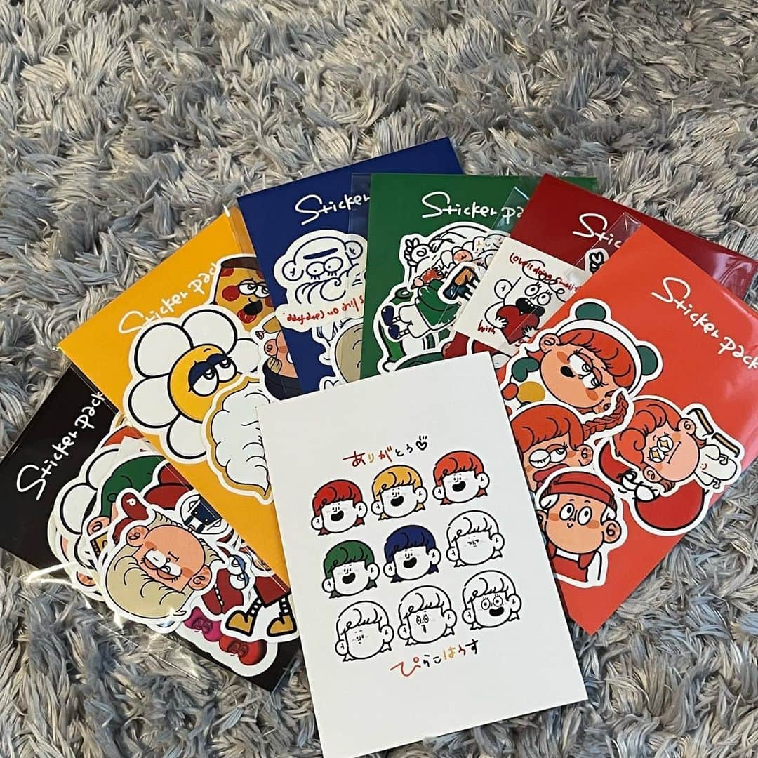 Pirakoのインスタグラム：「🔴🟠🟡🟢🔵 愛するステッカーちゃんたち再販中です💌」