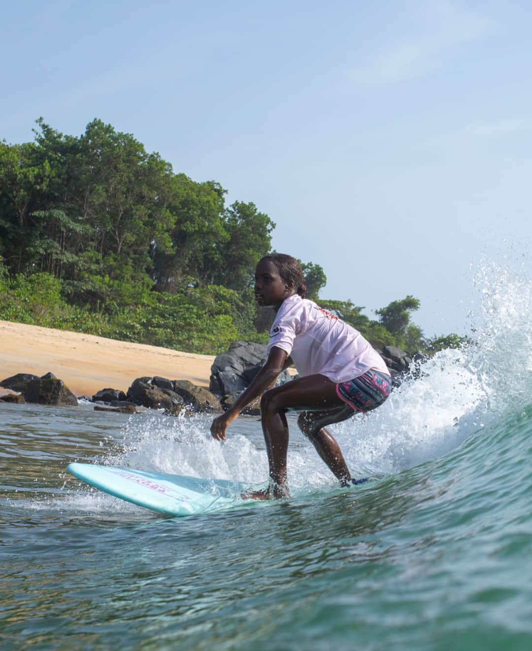 BILLABONG WOMENSさんのインスタグラム写真 - (BILLABONG WOMENSInstagram)「Maura traveled to Liberia, with the help of @somasurf_ , for a surf conference and national championship competition hosted by @providetheslide, a Swiss and German-based NGO that focuses on providing surf resources and support to countries on the western coast of Africa. It was a trip of many firsts: Maura’s first time leaving not only São Tomé, but her small town of Santana and the surrounding coastal areas, her first time on a plane, and her first time meeting with and competing against women from other African countries. It was also a lot of firsts for São Tomé as a country—the first time a female surfer from São Tomé competed in another country, the first time a female surfer left to surf elsewhere, period, and also a big step for SOMA. #KnowTheFeeling」9月1日 2時00分 - billabongwomens