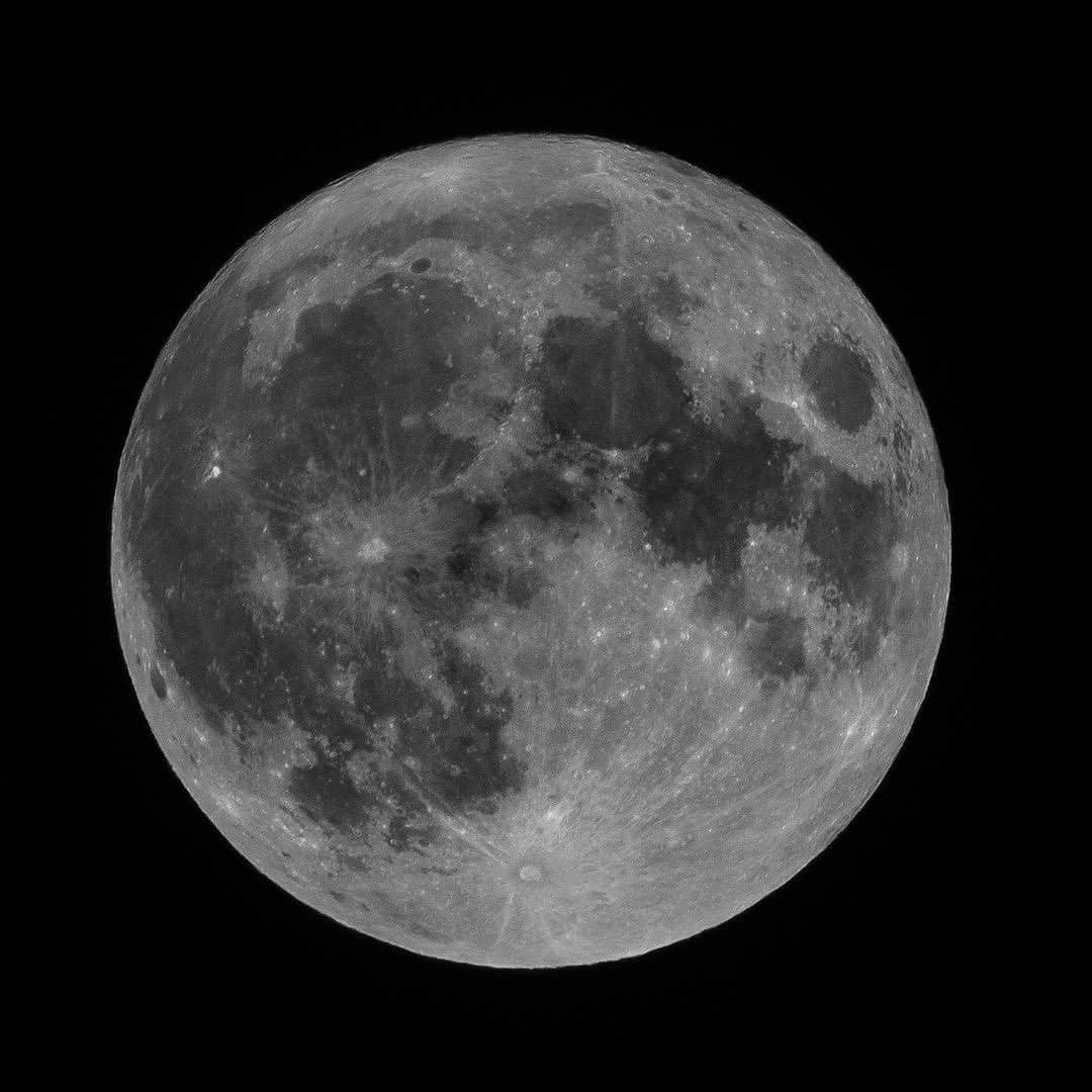 Ricoh Imagingのインスタグラム：「Posted @withregram • @pentapics SUPER BLUE MOON  PENTAX K-3 MARK III MONOCHROME  HD PENTAX-D FA* 150-450mm F4.5-5.6 DC AW  #moon #moonlight #bluemoon #supermoon #superbluemoon #superbluemoon2023 #pentax #pentaxk3mkiiimono #ricohpentax #ricohimaging」