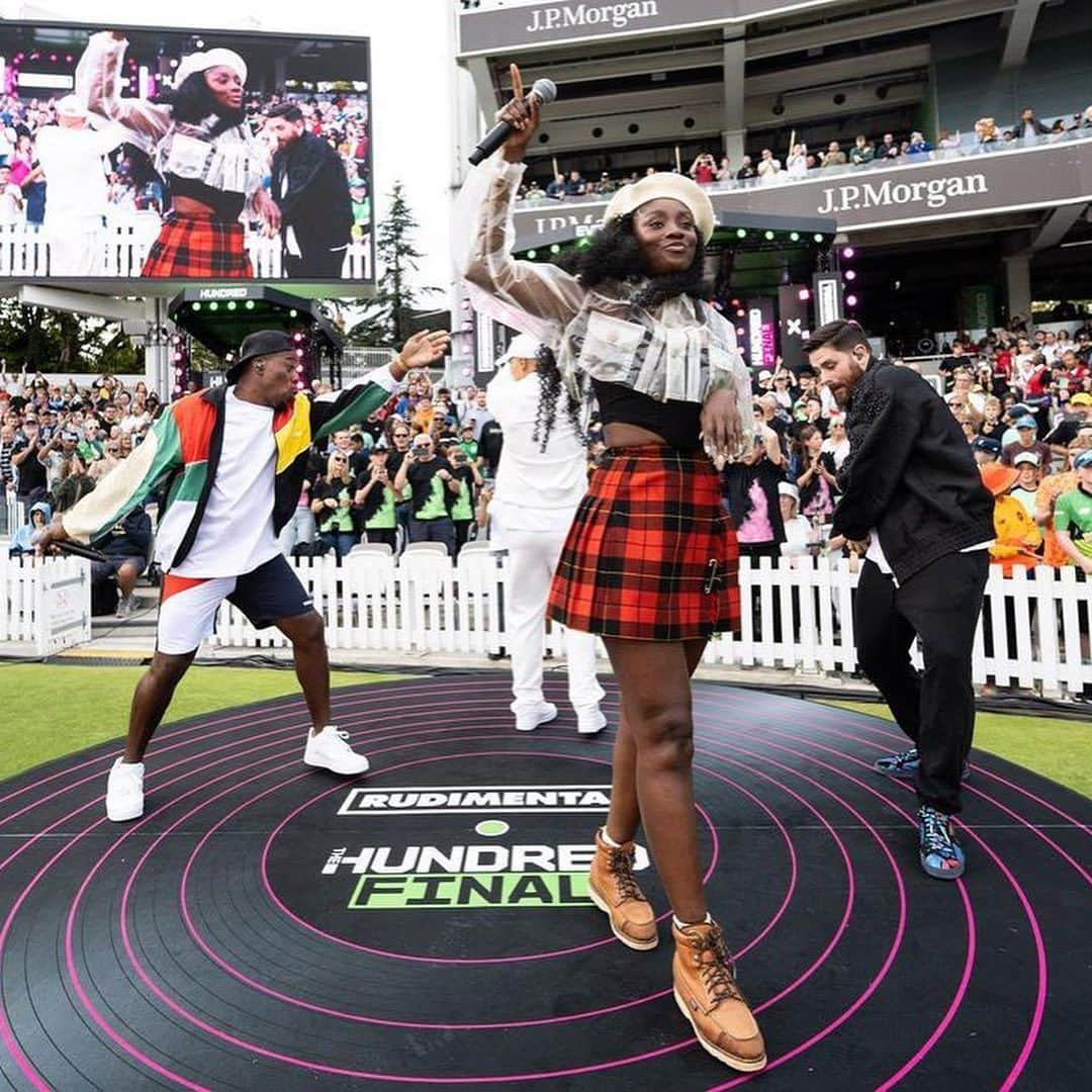 ルディメンタルさんのインスタグラム写真 - (ルディメンタルInstagram)「We brought the Rudi energy to @thehundred and it was nothing but vibes! 🏏🫶」9月1日 2時16分 - rudimentaluk