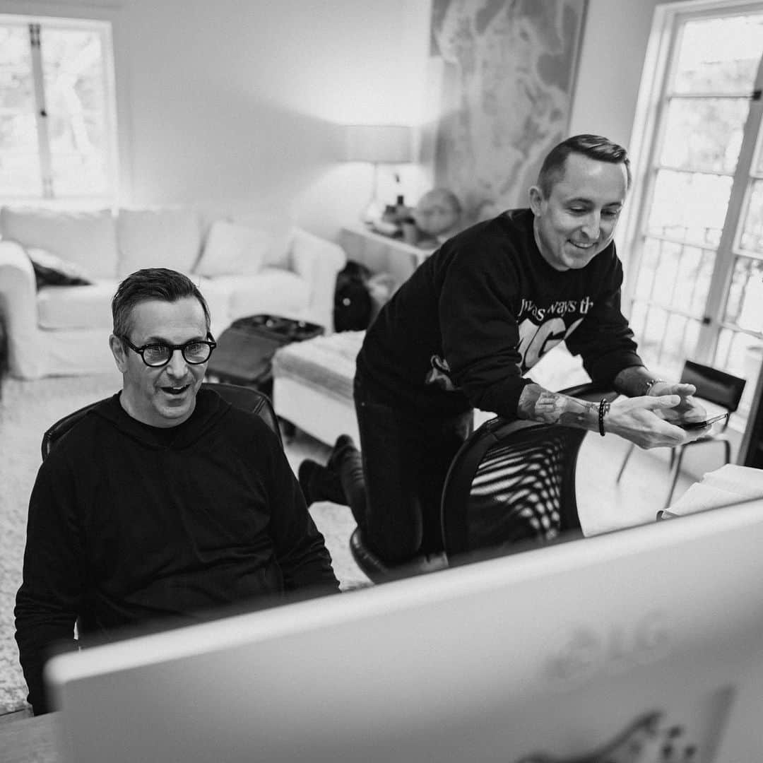 Yellowcardのインスタグラム：「#TBT Working on our Childhood Eyes EP with @therealnealavron. Not sure exactly what we were laughing at here, but we had @ryanmichaelmendez on a video call, so he probably said something! We all collaborated remotely to make this EP, writing and revising together from across the country. Gone are the days when band members all have to be together in one place for weeks or months to make an album. Technology (when it works) is truly incredible - we did meet up in person several times, but we were able to do it on a schedule that worked for each of us and allowed us to continue our everyday routines. We had a blast making the EP, and we hope you’ve found a favorite song to keep in your playlist. #throwbackthursday  • 📷 @bemiscreative @alexanderbemis  • • • #yellowcard #yellowcardband #poppunk #emo #childhoodeyes | recording studio | music production | poppunk | emo | elder emo | yellowcard band | behind the scenes | Los Angeles | writing and recording music | musicians and vocalists | violinist | violin」