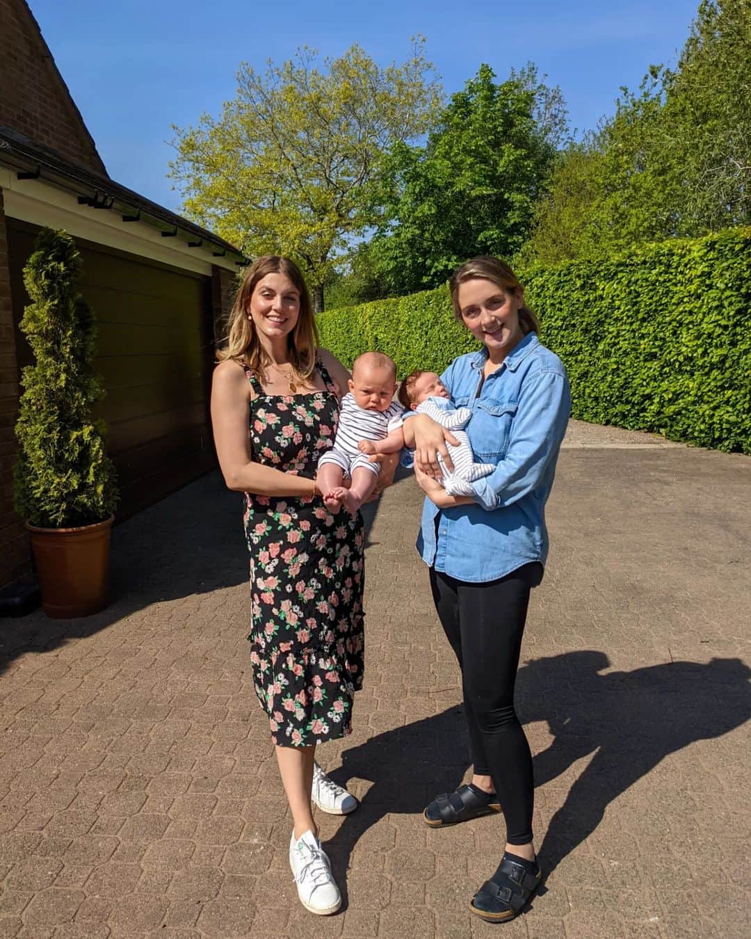 Ashley Jamesさんのインスタグラム写真 - (Ashley JamesInstagram)「I finally got to meet my baby nephew Hamish. 🥺❤️  He's 2 1/2 weeks old and he's just perfect.   I can't believe that my nephew Jasper is 5 months younger than Alf, and now Hamish is 5 months younger than Ada. What are the chances, and how lucky are they to have cousins so close in age? ❤️  And most importantly, how special for my sister and I to be in this chapter together - swipe to see us back in may 2021 just as lockdown had lifted and we met our babies for the first time. And again a year later.   We've done nearly everything differently - all those supposed controversial things like sleep and feeding - but we've never judged and have always supported each other and had each others backs!  My sister gave birth in Holland this time around and honestly her experience this time could not have been different to her first. She felt listened to, supported and respected throughout birth (and had a positive birth even after giving birth to Hamish who was 9lbs 8ozs 🤯🏆). But the postnatal care!!   Wait until you hear about the Postnatal care out there!  They get a midwife who comes to their house every single day for 2 weeks. They help with anything and everything else - from helping with securing feeding and the baby's latch - she's now having an amazing Breastfeeding journey after a bad experience first time around despite her best efforts - to cleaning to cooking to allowing her to rest to checking her healing progress.  Honestly I can't believe how amazing the Postnatal care is.  Compared to ours. I know areas are different but I had to travel to see a midwife on day 5 of a caesarian as there aren't enough midwives in the area anymore for home visits. And I never saw one again. My sister got told off for leaving the house to get milk!   Can you imagine how different it could be for parents to get the best start?  Anyway, I'm so so happy Hamish is here and my sister and her family are thriving. ❤️🙏  And the cherry on the cake is seeing Alf and Jasper chat and play with each other. They're thick as thieves. It's so cute hearing them have a full on conversation with each other. 🥺❤️  Crazy to think that'll be Ada and Hamish soon!  📍Zeeland, the Netherlands.」9月1日 2時46分 - ashleylouisejames