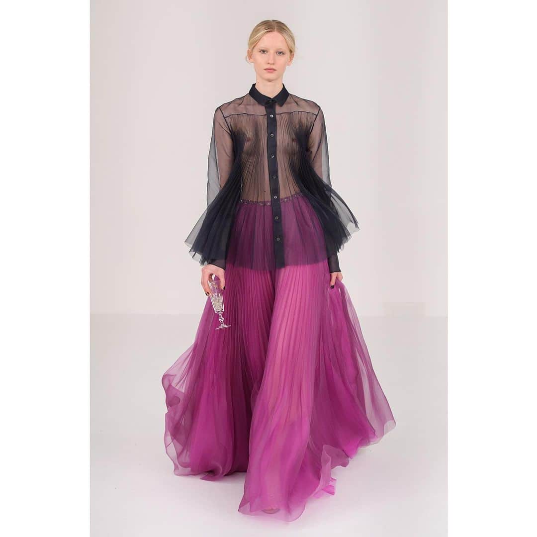 のインスタグラム：「Frivolity @alexismabille #hautecouture #hautecoutureshow #transparency #plisse #shades #cloudoforganza #organza #silk #inmotion #flowy #alexismabillehautecouture」