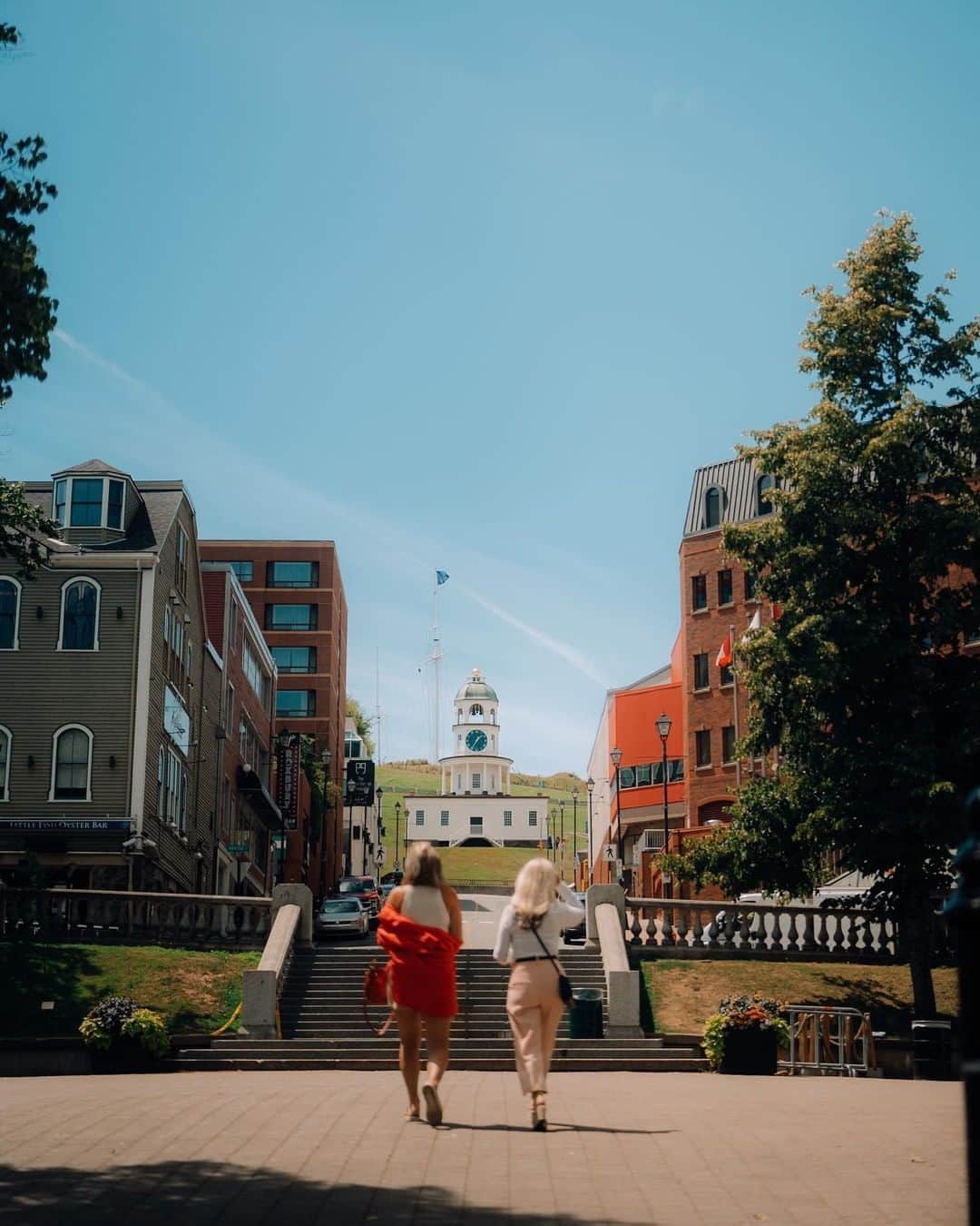 Explore Canadaのインスタグラム：「Do you know what a Haligonian is? It's someone from Halifax, Nova Scotia! 👆  Haligonian is what’s called a demonym, the word for a resident of a particular place.  Some of our other Canadian fave’s: 🇨🇦 Blue noser - from Nova Scotia 🇨🇦 Stampeder/Cowtowner - from Calgary, AB 🇨🇦 Sourdough - from the Yukon 🇨🇦 Trifluvien - from Trois-Rivières, QC  Have you heard of any of these Canadian demonyms before? Tell us the ones we missed!  *Know before you go! Check the most up-to-date travel regulations before planning your trip.*  📷: @riazoozeer 📍: @discoverhalifax, @visitnovascotia  #DiscoverHalifax #VisitNovaScotia #ExploreCanada」