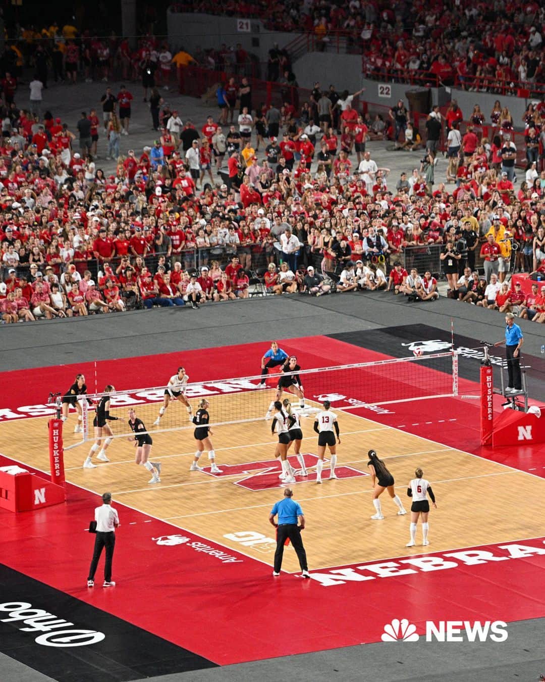 NBC Newsさんのインスタグラム写真 - (NBC NewsInstagram)「A volleyball match in Nebraska appears to have made history Wednesday night — not on the court, but in the stands.  In addition to winning their game against Omaha in a 3-0 sweep, the Nebraska Cornhuskers said they smashed the world record for attendance of a women's sporting event after the game hosted at Lincoln's Memorial Stadium drew in more than 92,000 fans.  The U.S. record for women's sports attendance was 90,185 for the 1999 World Cup soccer final between the U.S. and China at the Rose Bowl in Pasadena, California.  “It feels like a great accomplishment for this sport called volleyball played by women. It’s a state treasure. We proved it," Nebraska coach John Cook said.  Read more at the link in bio.  📷️ Steven Branscombe / @gettyimages」9月1日 3時32分 - nbcnews