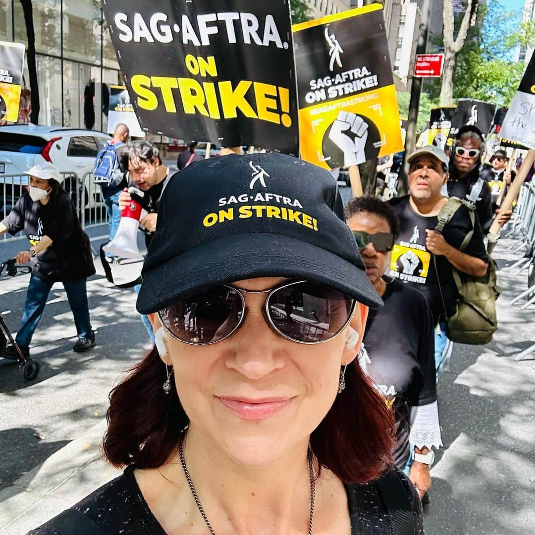 キャリー・プレストンさんのインスタグラム写真 - (キャリー・プレストンInstagram)「STANDING STRONG @sagaftra #sagaftastrong」9月1日 3時39分 - carriepreston