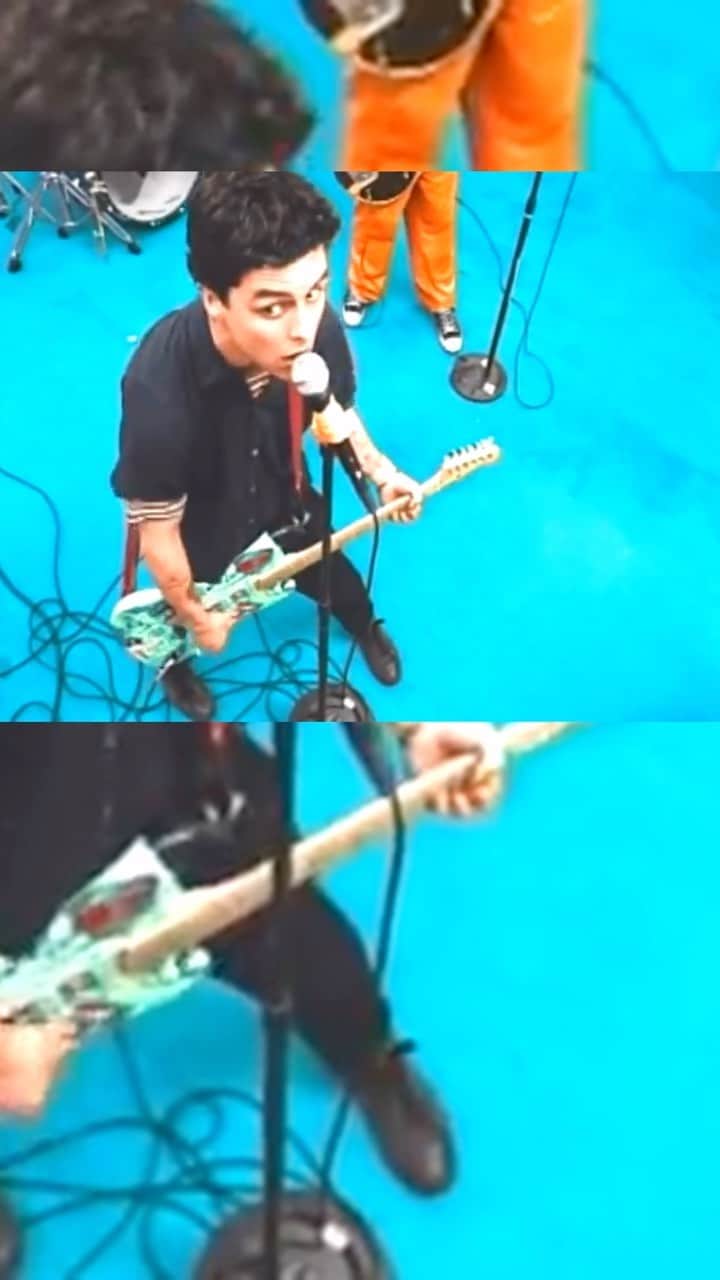 Green Dayのインスタグラム：「Drop a 💣 if you know all the words #Dookie30」