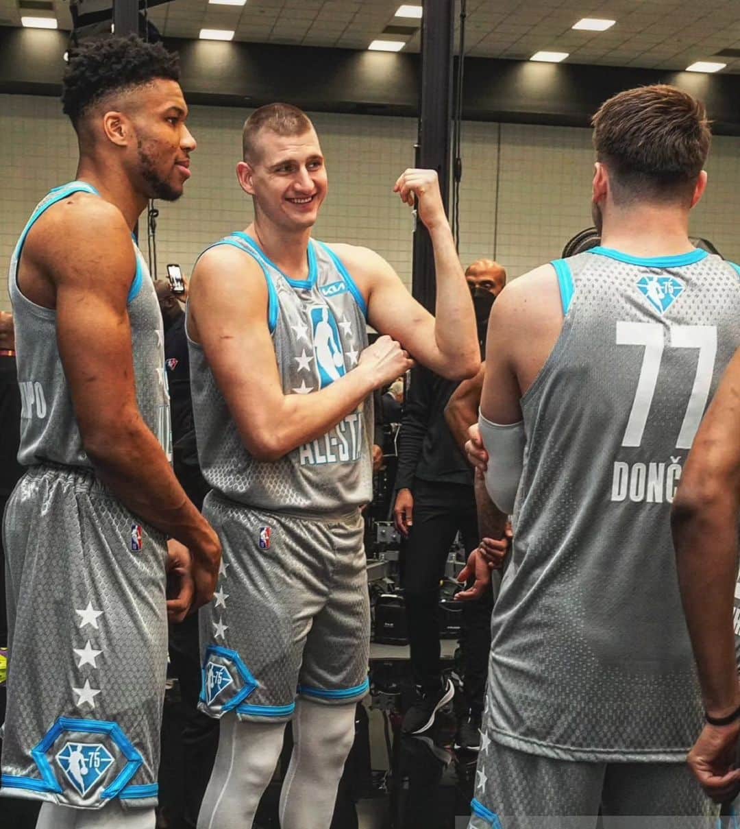 のインスタグラム：「Bleacher Report’s top 20 players for the 2023-24 season:  1. Nikola Jokic  2. Giannis Antetokounmpo 3. Luka Doncic  4. Joel Embiid  5.  Jayson Tatum  6. Stephen Curry  7. LeBron James  8. Kevin Durant  9. Devin Booker  10. Anthony Davis  11. Shai Gilgeous-Alexander 12. Jimmy Butler  13. Kawhi Leonard  14. Damian Lillard  15. Anthony Edwards  16. Jamal Murray  17. De’Aaron Fox  18. Paul George  19. Jaylen Brown  20. Donovan Mitchell . . . #jokic #jokicnikola #joker #nikola #nikolajokic #denver #nuggets #denvernuggets #colorado #nba #basketball #serbia #usa #srbija #sombor #belgrade #beograd #mvp」