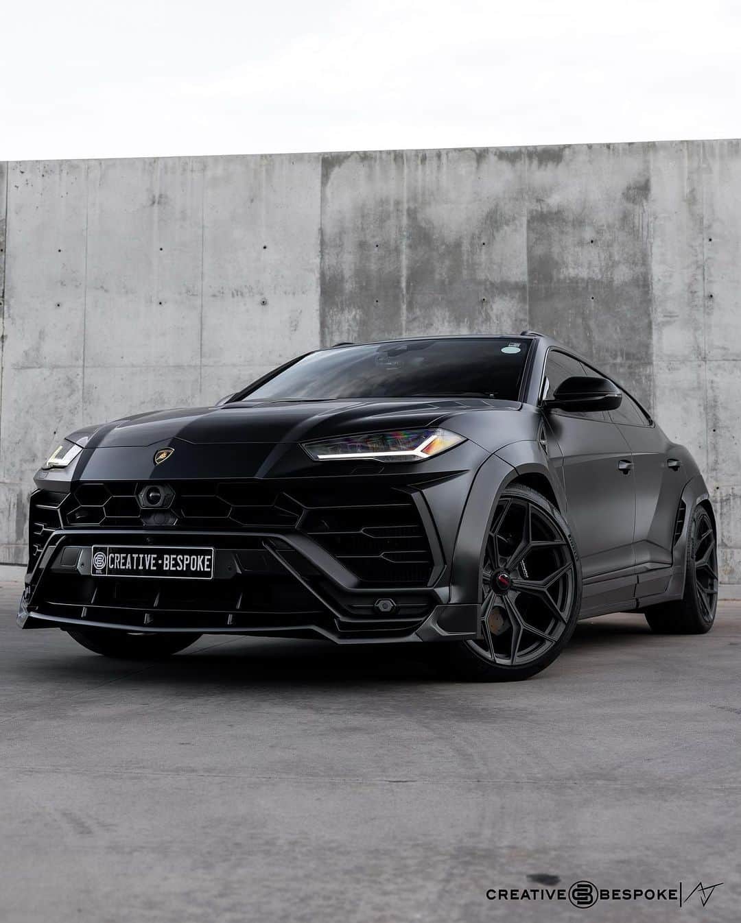 CARLiFESTYLEのインスタグラム：「Stealthy Widebody Urus for sale by @creativebespoke  Tailor made by @cb_autosalon」
