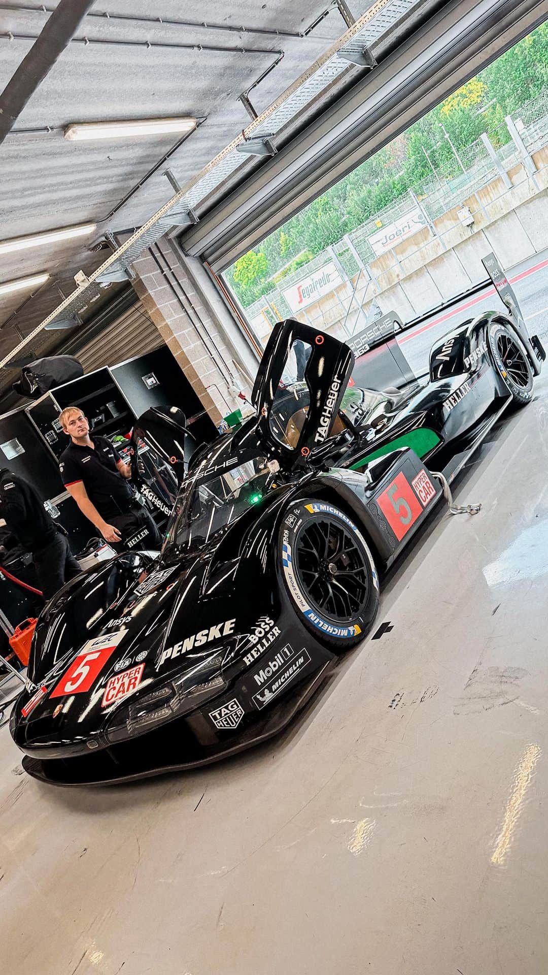 アンドレ・ロッテラーのインスタグラム：「Summer break is over, time to get back to work with @PorschePenskeMotorsport. And what a pleasure to be here at Spa-Francorchamps. #Porsche963  #PorschePenskeMotorsport #car #Hypercar #Motorsport #Porsche #Racing #Turbo #Cars #Carporn #Auto #Speed #WEC #Porsche963LMDh #LMDh #EauRouge」