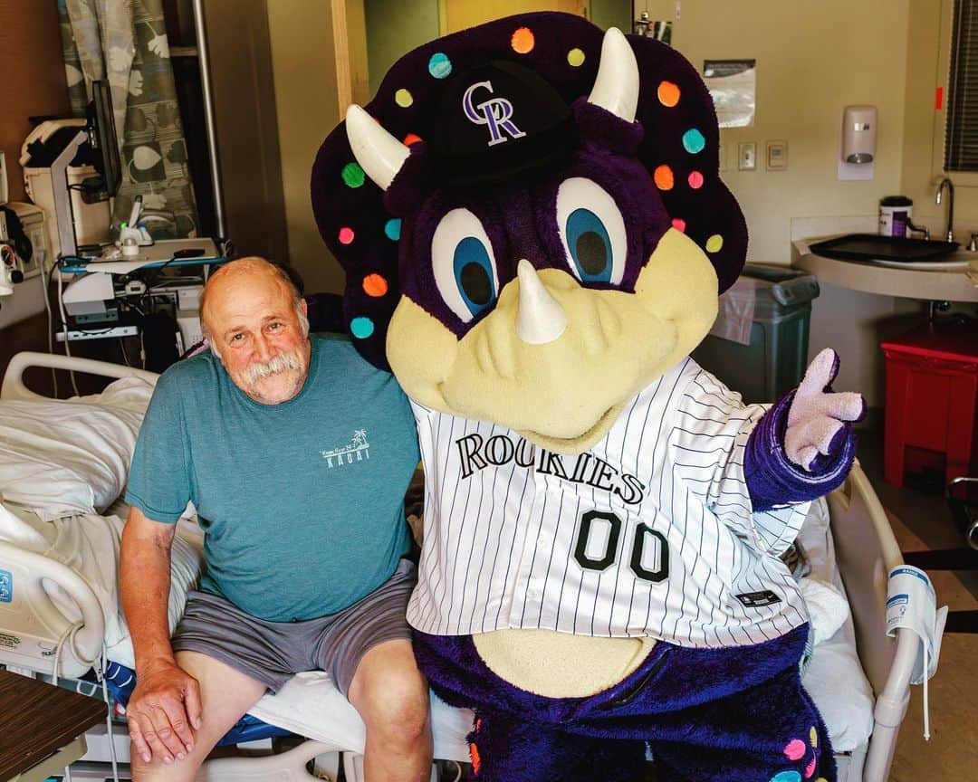 コロラド・ロッキーズのインスタグラム：「Play catch with Dinger anywhere⚾  Patients in the rehabilitation unit were the first to try our new augmented reality experience in the UCHealth app and meet a few familiar faces, too😏   Thanks to @chuck__nazty, @freeballin21 and @nolan_jones10 for all the smiles!」