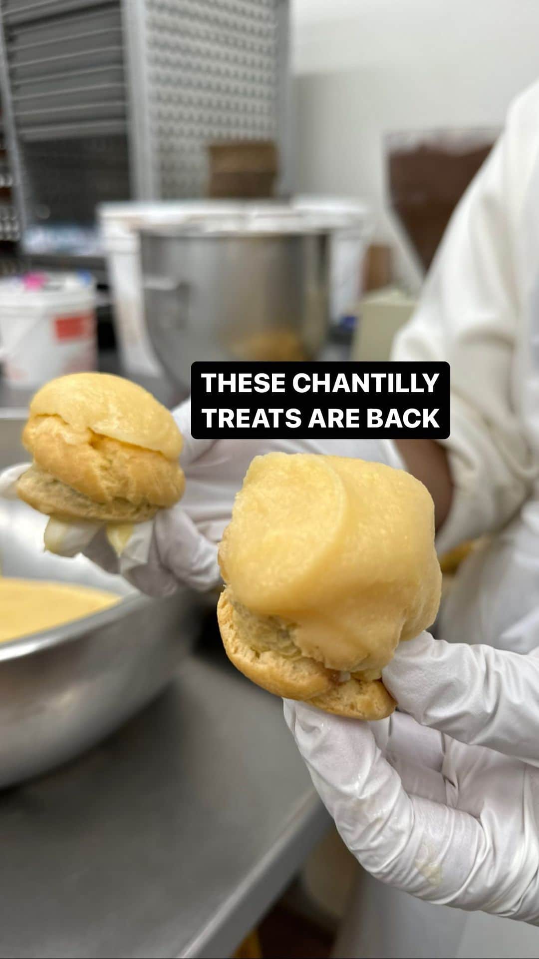 Zippy's Restaurantsのインスタグラム：「✨THESE CHANTILLY DESSERTS ARE BACK 📍 @zippys    The CHANTILLY CREAM PUFF from @napoleonsbakery and @zippys is back as a September special.  It features a cream puff shell that’s stuffed with light chocolate filling. It’s then dipped in velvety Chantilly frosting. 🤩  Tag a dessert lover 🍫」