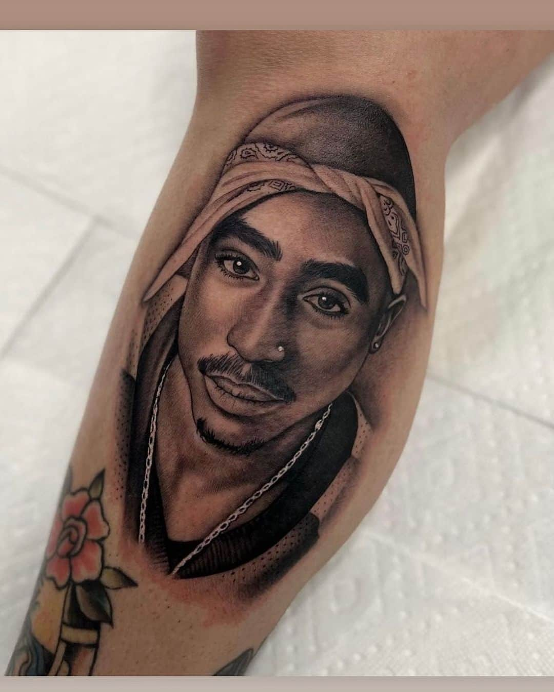 2Pacさんのインスタグラム写真 - (2PacInstagram)「1. @flyee7ink - Florida  2. @gianlucaschiappapietra - Pozzuoli, Italy 3. @nolimitstattoocr - Puntarenas, Costa Rica 4. @winonataylortattoos - Los Angeles, California 5. @louisphil_tattoo - Las Vegas, Nevada」9月1日 4時24分 - 2pac