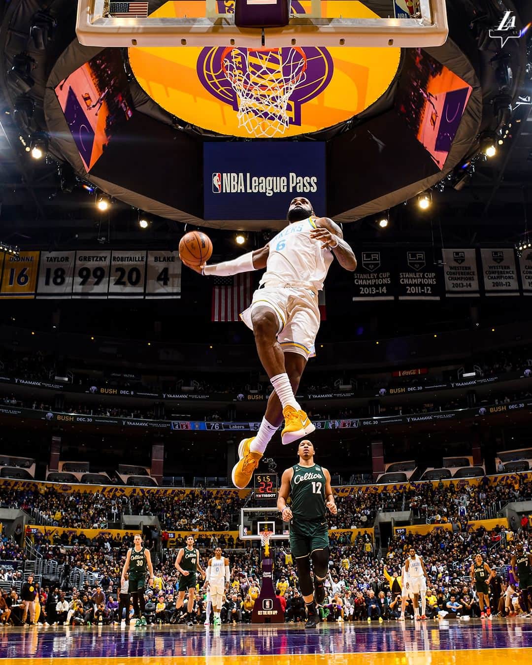 Los Angeles Lakersさんのインスタグラム写真 - (Los Angeles LakersInstagram)「LeBron one hand slams >>>」9月1日 4時31分 - lakers
