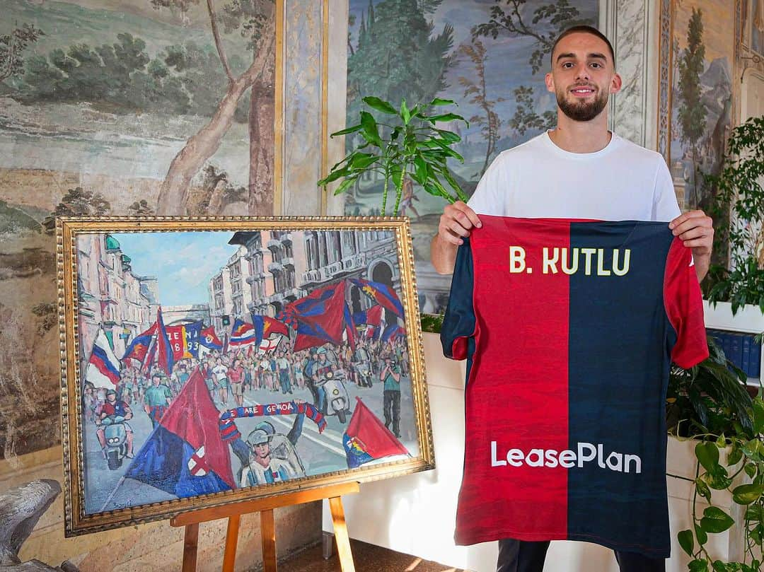 ジェノアCFCさんのインスタグラム写真 - (ジェノアCFCInstagram)「📝 Berkan Kutlu è un nuovo giocatore del Genoa. Il centrocampista di origine turca è nato in Svizzera, a Monthey, il 25/01/1998. Vanta 7 presenze con la maglia della Nazionale turca e arriva dal Galatasaray con la formula del prestito con opzione di riscatto.  Benvenuto in rossoblù! 🔴🔵」9月1日 4時34分 - genoacfc