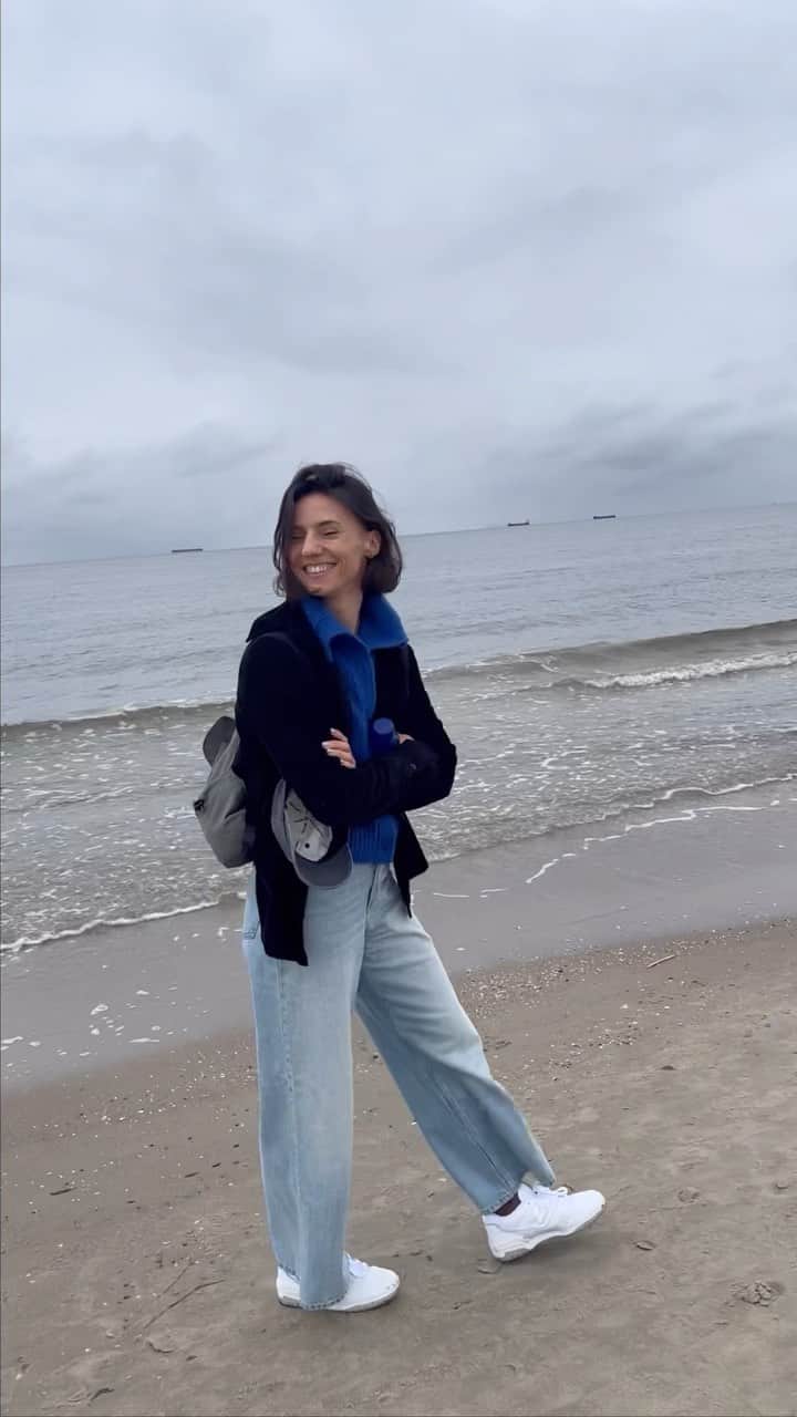アンナ・キールバシンスカのインスタグラム：「Tu po prostu tak jest - Sopot 💛💙  [reklama - @miasto_sopot @skla.sopot ]」