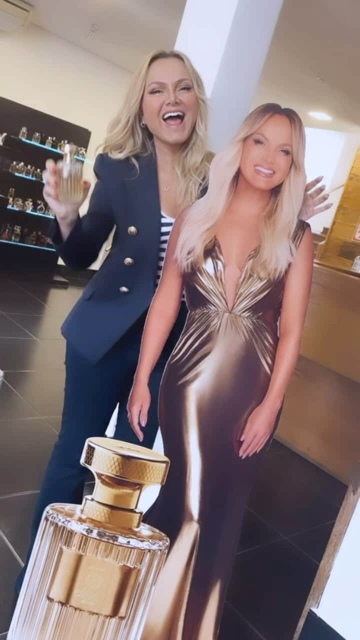 Eliana Michaelichin Bezerraのインスタグラム：「Soube agora do sucesso absurdo de vendas do Perfume Eliana Shine. Saibam que demorei mais de 1 ano trabalhando com a casa de fragrância Givaudan e a equipe @jequiti para trazer algo realmente especial.Que realização saber que eu entendo meu público. Fico emocionada com a nossa conexão. Muito obrigada mulheres brilhantes! Vamos juntas❤️ #elianajequiti #elianashine #eliana」